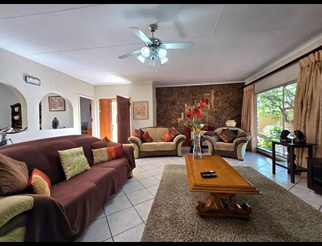 3 BEDROOM HOUSE FOR SALE IN BRACKENHURST